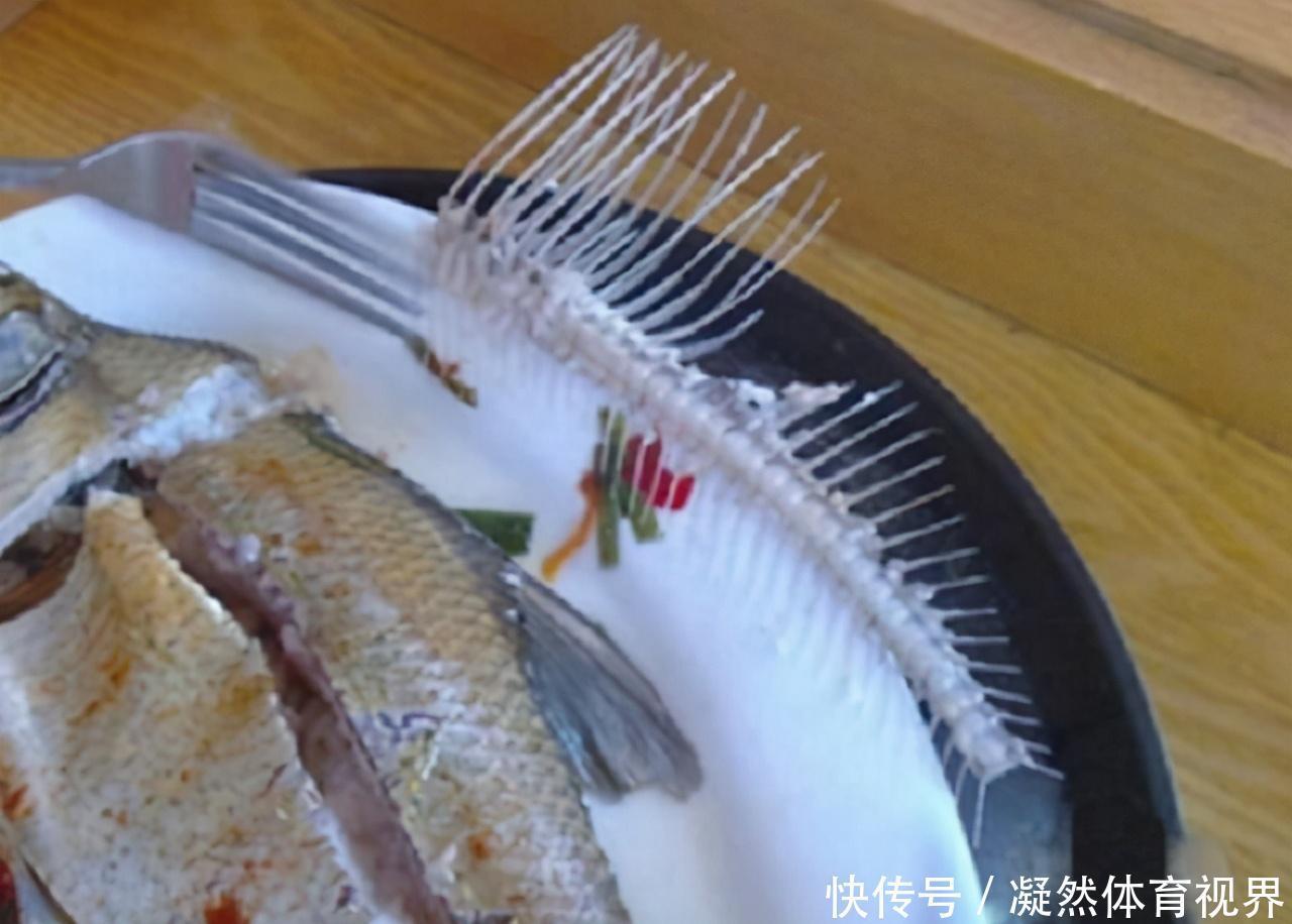 鱼刺卡喉咙,喝醋吃馒头都不对!嘴里含一片它,鱼刺自己溜出来