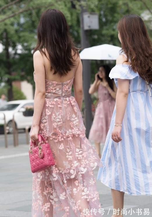 鞋子 阿姨可真会穿,但鞋子是一大败笔,换“人字拖”魅力十足吧?