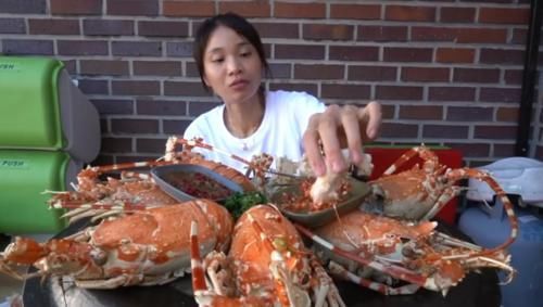 一看|大胃王吃10只“龙虾”,掰开一看却穿帮了,网友我能吃50只