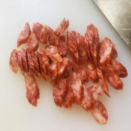 广式腊肠炒芹菜,简单美味的快手菜