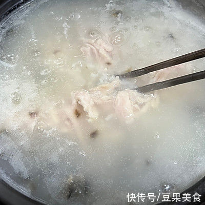 瘦肉|冬季养生粥｜飘香的皮蛋瘦肉粥这样做更好吃，不妨一试