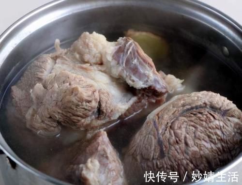 卤牛肉时,掌握好这3步,牛肉软烂好吃,不发柴无腥味,比卖得好