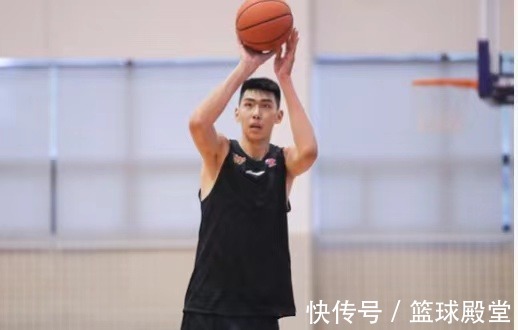 阿联|广东体测图!阿联+汤杰现身,赵睿夸张肌肉,双少太乖,徐昕变壮