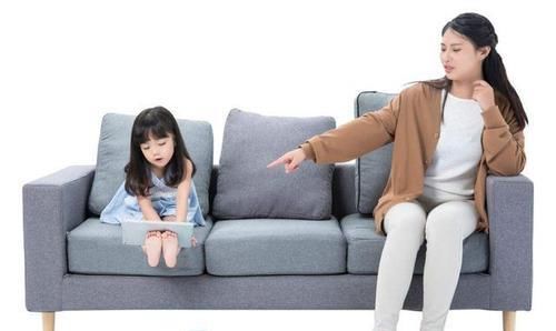 内心|孩子突然变“沉默”，家长应及时“陪伴”，避免“间歇性抑郁症”