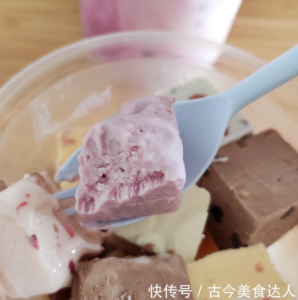 多肉葡萄|一个个口味丰富的小方块不是冰淇淋，而是清凉爽口的厚切酸奶