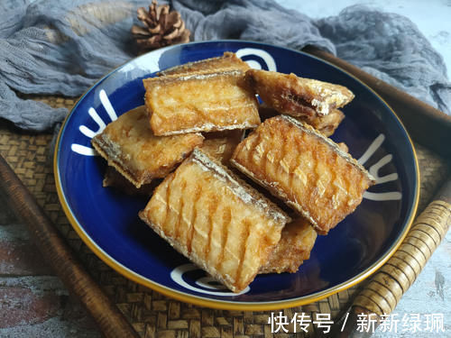 干炸带鱼想要外酥里嫩,有人加鸡蛋、有人挂面糊,其实都不正确
