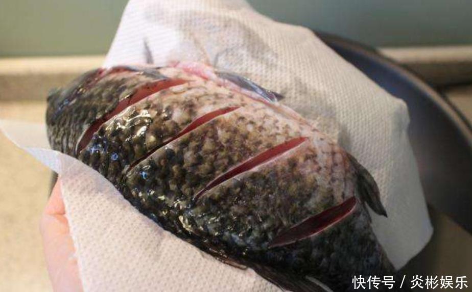 把鱼汤炖白,只需要2个技巧,奶白浓香,冬天常喝,养胃滋补