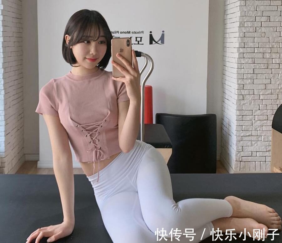 穿搭 简单的打底裤,展现了你年轻的心态,也是时尚风格的展现