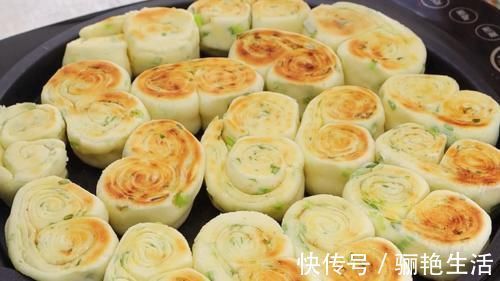 面团|面粉不要蒸馒头了，加一把小葱进去，一次做18个，家人都爱吃