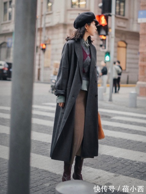 秋季|秋季大衣怎样穿才时髦?学会“叠穿”搭配是关键,高级感扑面而来