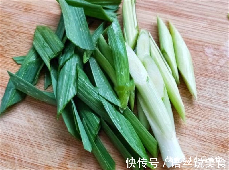 墨鱼加上这食材一起炒，清香鲜美，鲜嫩爽辣，老公下酒菜必备
