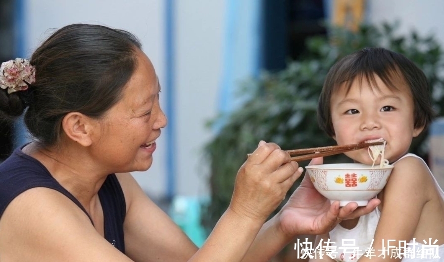 亮亮|孩子积食不消化,少进食可治标不治本,疏通消化才是关键