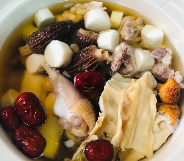 洗头|她五年内剖腹产4次，还学外国人不坐月子，如今现状怎样了