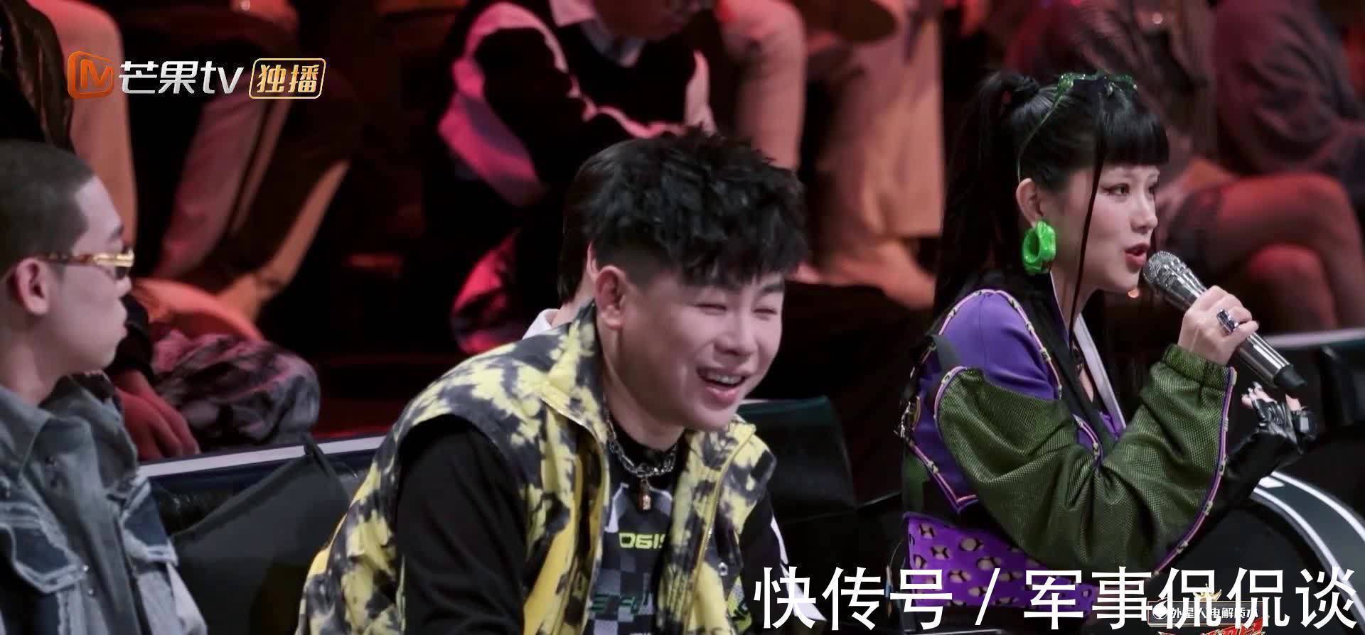 《說唱聽我的2》朱婧汐質(zhì)疑帥哥說唱，田蜜金吉雅現(xiàn)場(chǎng)爭(zhēng)執(zhí)