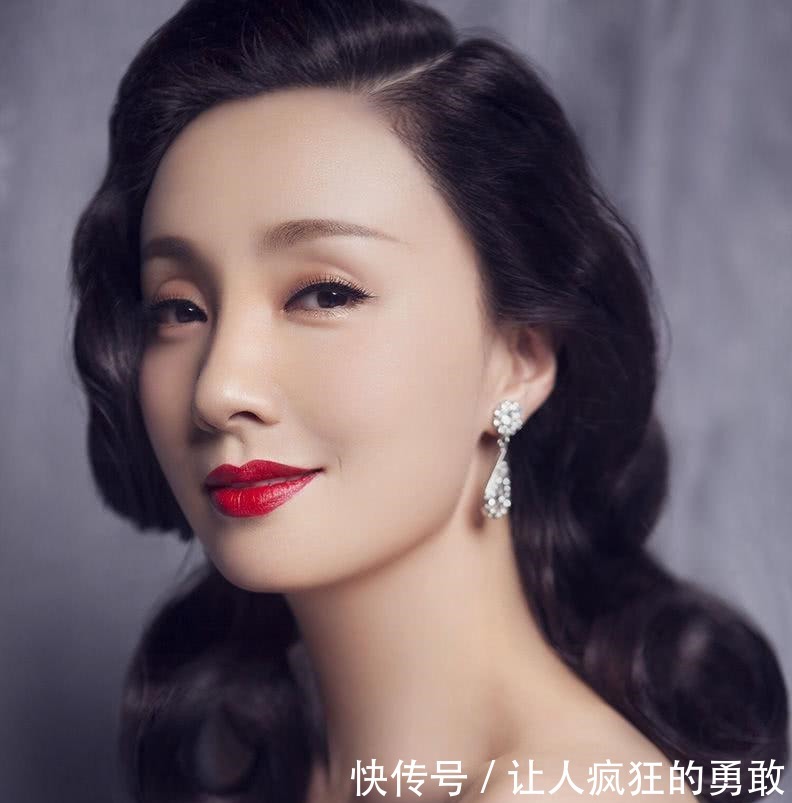 惊叹|陶虹将要享受特殊津贴,一位国家级的话剧演员,优秀履历让人惊叹