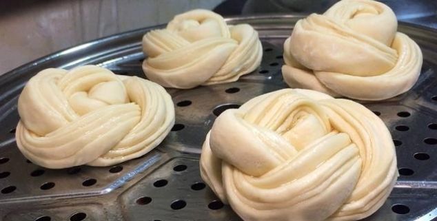 朋友圈这个面食火了,有面粉就能做,不用发面,各个暄软,零失败