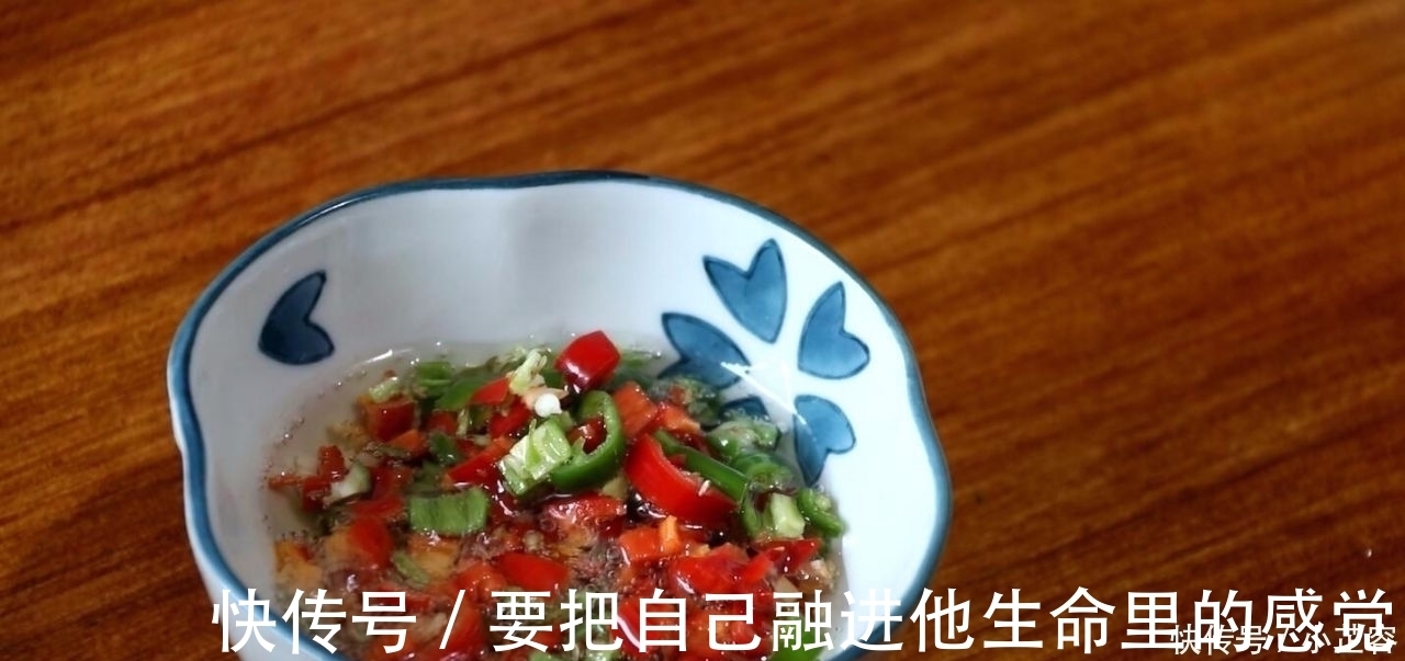 茄子|茄子别再炒着吃了,教你一种新做法,比大鱼大肉香,做三根不够吃