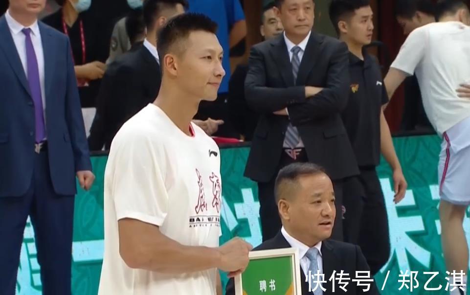 cb铁打的票王!广东男篮一人跌出首发,郭艾伦、张镇麟票数相近