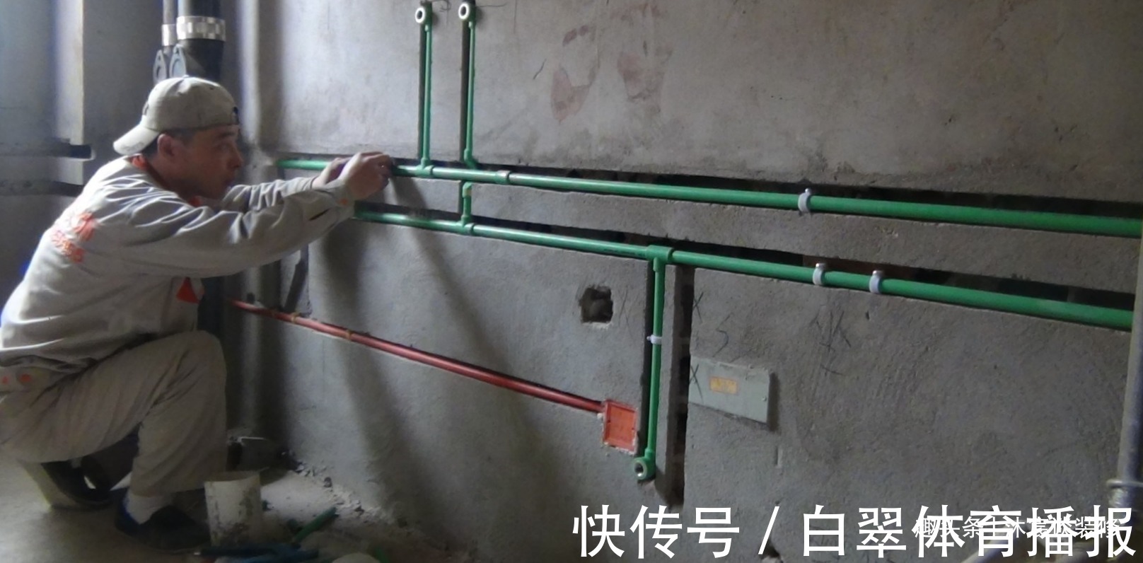 扫地机器人|没钱装修，直接住进毛坯房里，这对夫妻的“原始生活”却意外走红