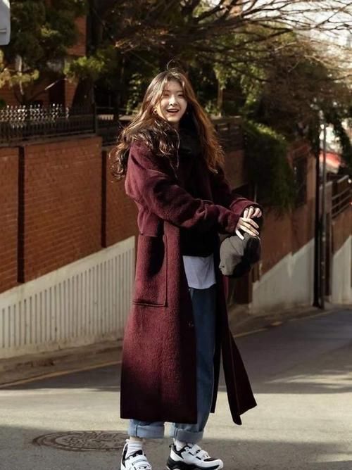 今年火了一种大衣，叫“过膝不过踝”，时髦保暖，小个子也爱了