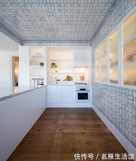 吊柜|二次装修我早有盘算,厨房不装吊柜,墙面内嵌玻璃柜,细节太高明