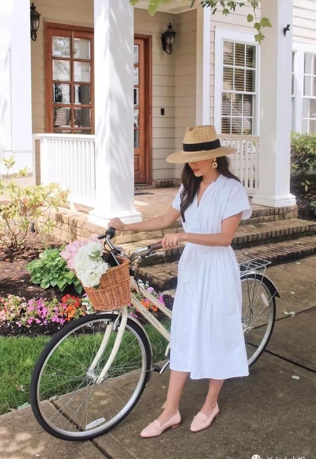 连衣裙|忘掉高跟鞋,“连衣裙+平底鞋”才是夏季王炸组合