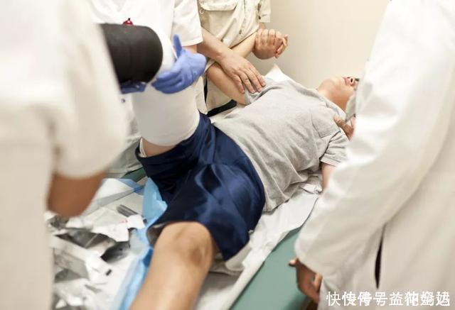 妈妈|“妈妈，我腿好疼”，8岁孩子疑似生长痛，医生的话却让父母崩溃