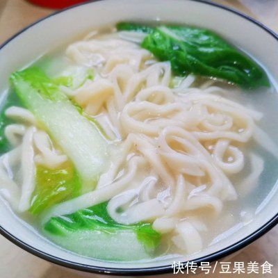  青菜|一人食清淡减肥餐～青菜手擀面