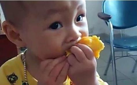 蜂蜜|孩子6岁之前,千万不要碰这4种食物,很多家长还在给孩子吃