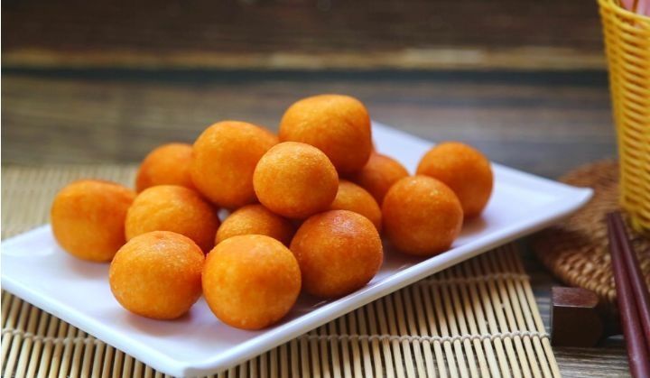 冬天多吃红薯，做成红薯丸子，香甜软糯不硬，还未凉就被抢光了