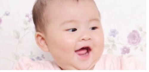 据说越早会笑的娃越聪明！3个时间笑得比别人早，可能智商更高