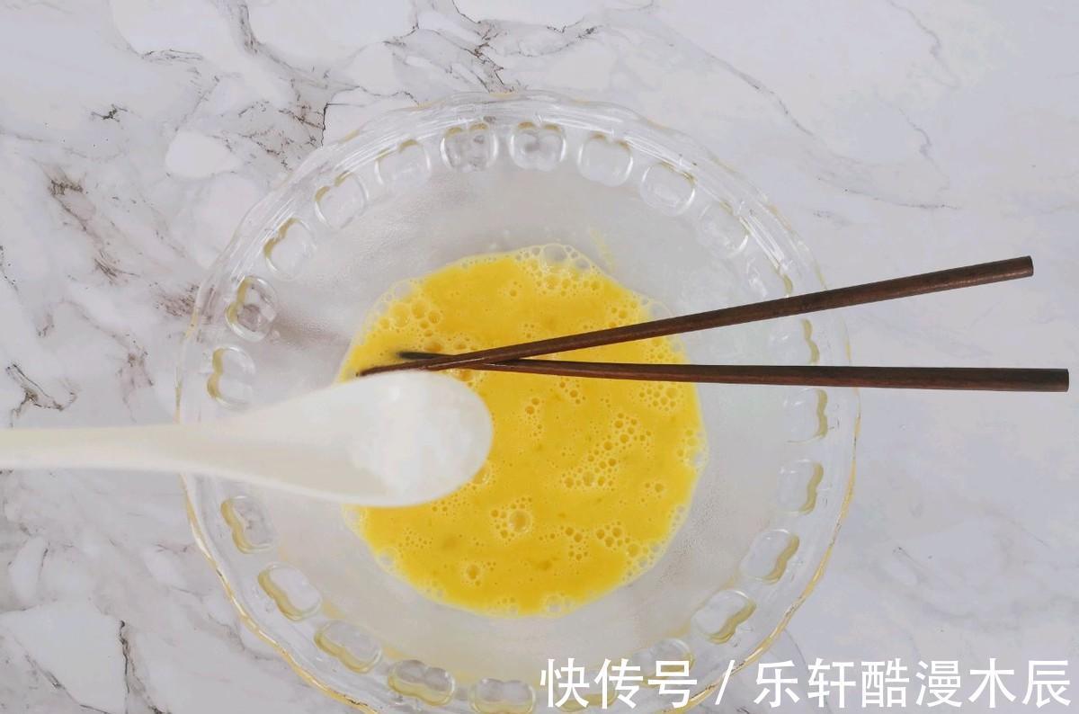 剩馒头也能吃出新花样，用锅煎制一下，香酥又可口
