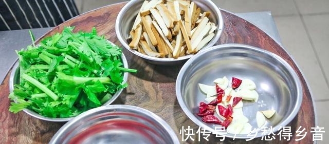 红干椒|冬天多吃芹菜身体好，分享5种芹菜做法，清爽解腻，孩子不挑食！