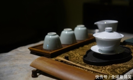 乾坤一盏茶，百味共杂陈 ——读王旭烽《茶人三部曲》