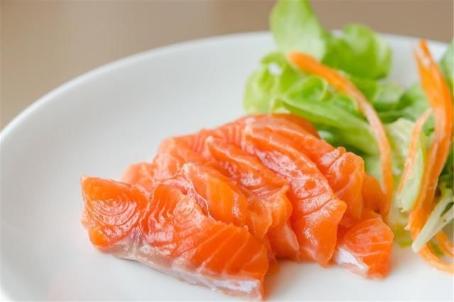 肉类|不适合给孩子吃的四种肉,家长最好别买,于健康无益还浪费钱