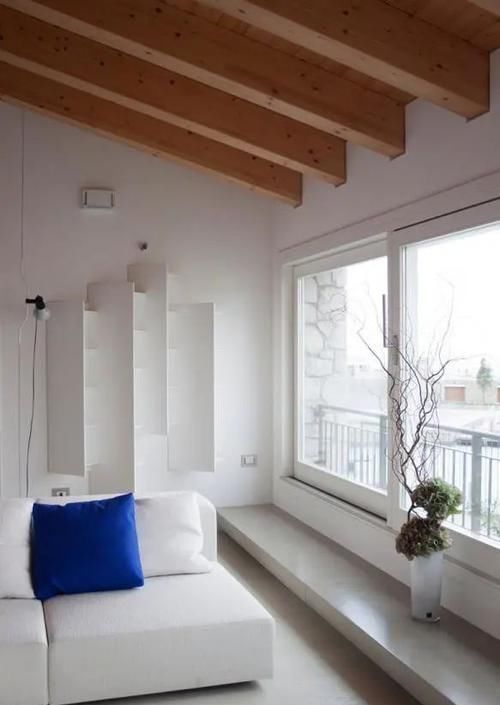 地台|除了沙发,靠墙打10公分悬空地台,来20个客人都坐得下!