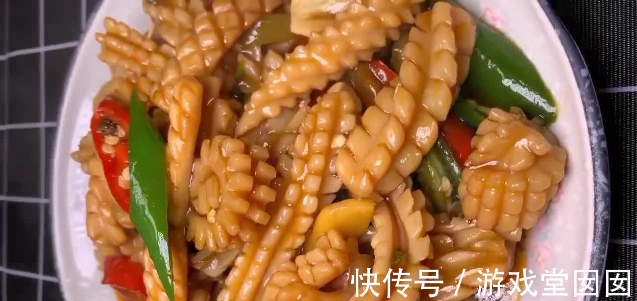 青椒炒鱿鱼，集香辣咸鲜4种特性，美观漂亮风味独特