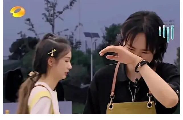 一季|中餐廳里姚安娜不認(rèn)識蔥和韭菜，周也的表情直接失控了，真是笑死了