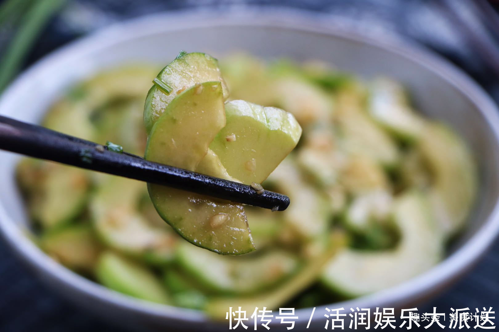 清热解毒|夏天别只知道凉拌黄瓜,比黄瓜更脆爽的凉拌菜,多吃清热解毒!