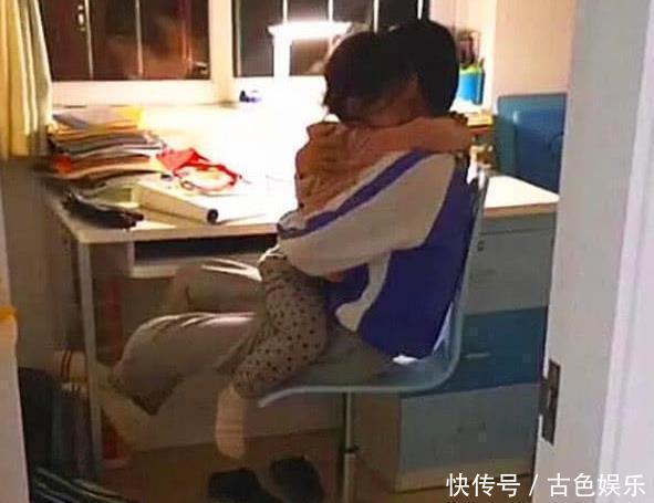 妈妈|妹妹跟哥哥相差13岁，一受委屈就往哥哥房间跑，下一秒妈妈不淡定