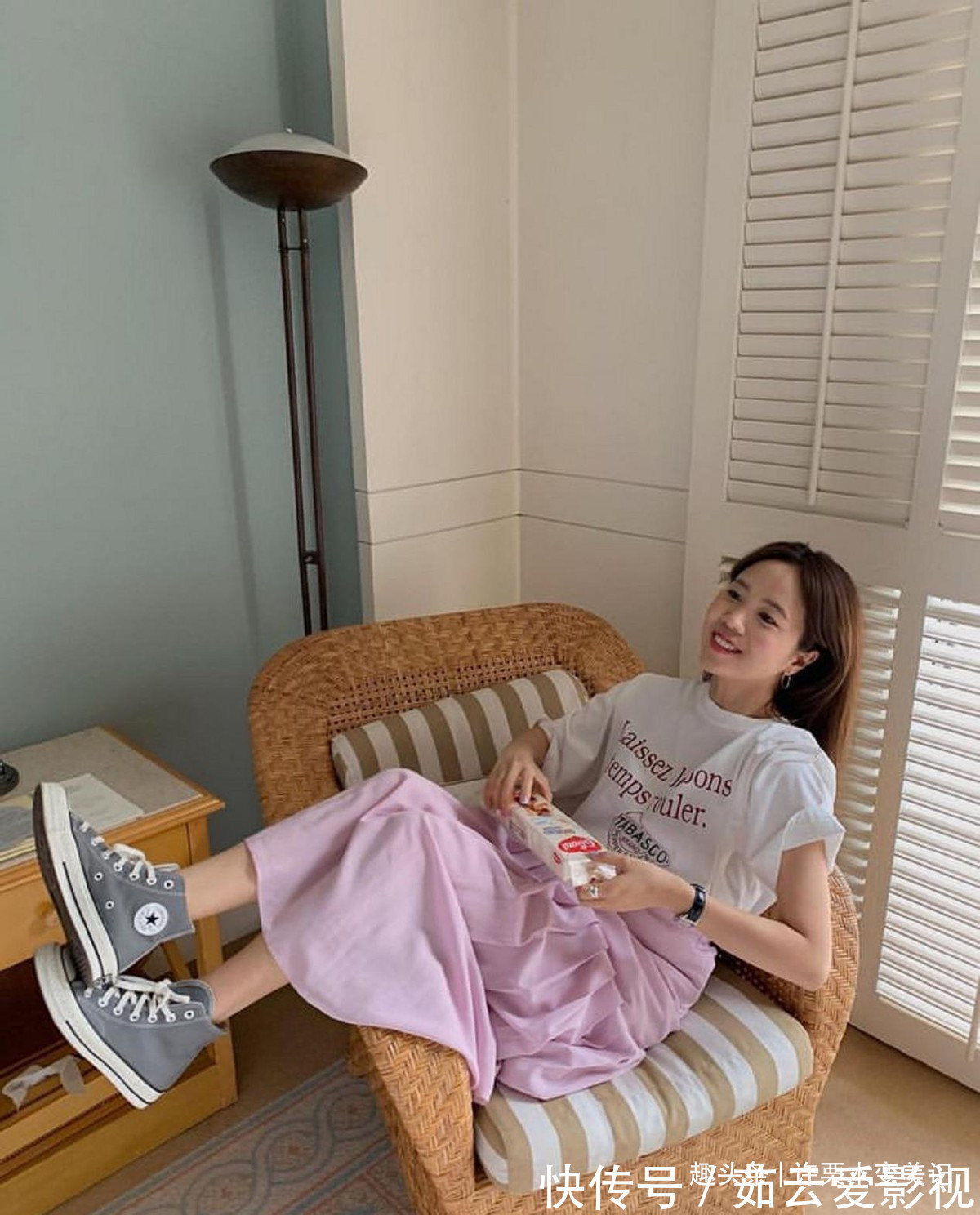 颜色|建议皮肤黄的女性,少穿黑白灰!多穿这5种“颜色”,非常显气质