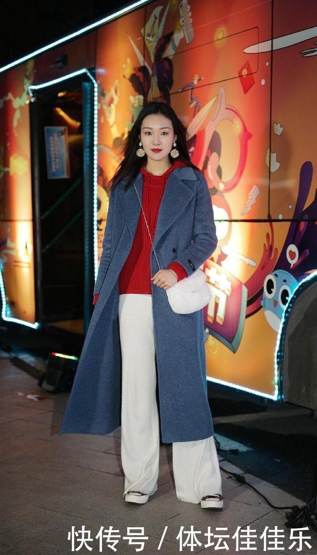 冬季穿搭拒绝平庸,实用的“毛衣+长裤”学起来,基础款也很时髦