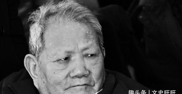 补丁|伟人的睡衣:穿了二十年,打了73个补丁