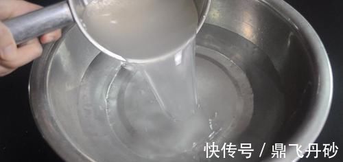 光亮|清水拖地等于白拖, 家庭阿姨教我一秘招, 地板光亮如新不留灰