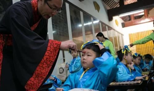 初中生|学生的校服这么丑，为什么不能用汉服当校服？家长和老师率先反对