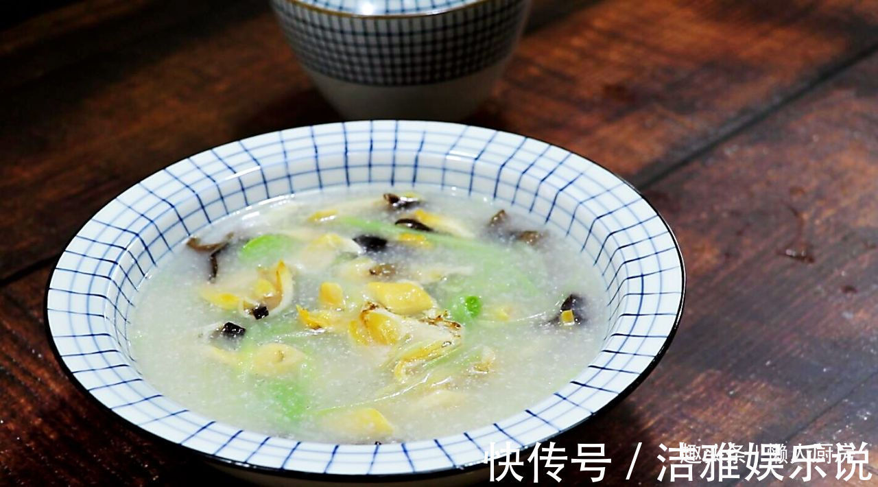 肉嫩|蛏子别只会炒着吃，教你做一碗蛏子汤，鲜中带香，肉嫩不老