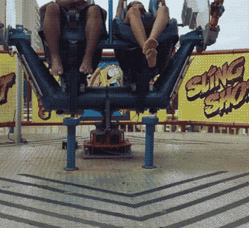 |搞笑GIF趣图:第一次去女友家,错把丈母娘当女友