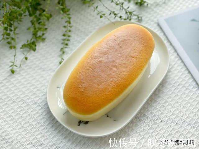 酸奶|轻如云朵的酸奶蛋糕，做法简单又好吃，比豆腐还嫩比戚风好做