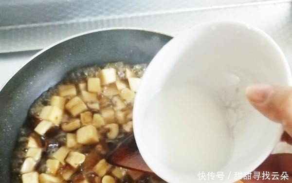 是把“蚝油”放在开头,还是刚从锅里放出来,大厨放10倍新鲜