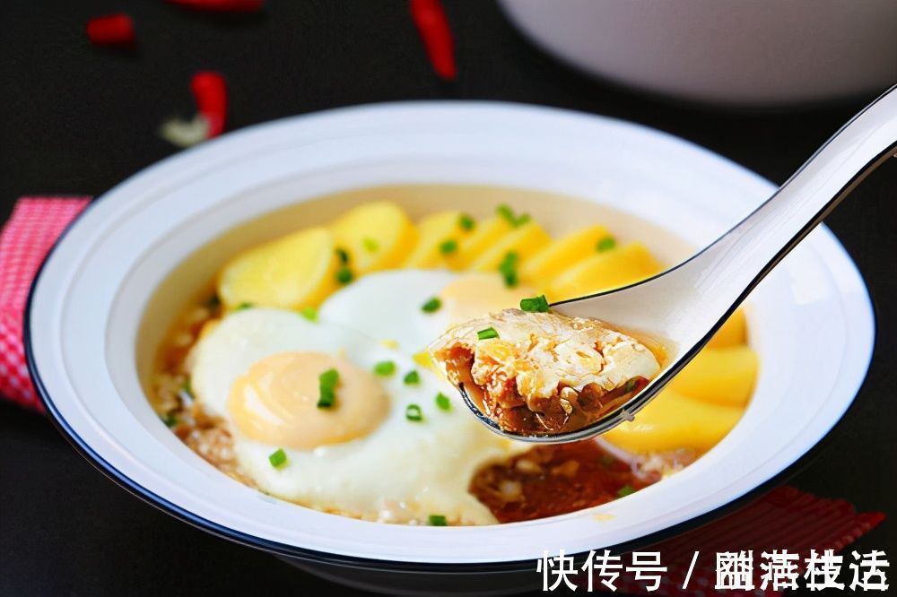 水豆腐|豆腐切成丁,不炒不炖不油炸,连吃1个月也不嫌烦,先收藏了